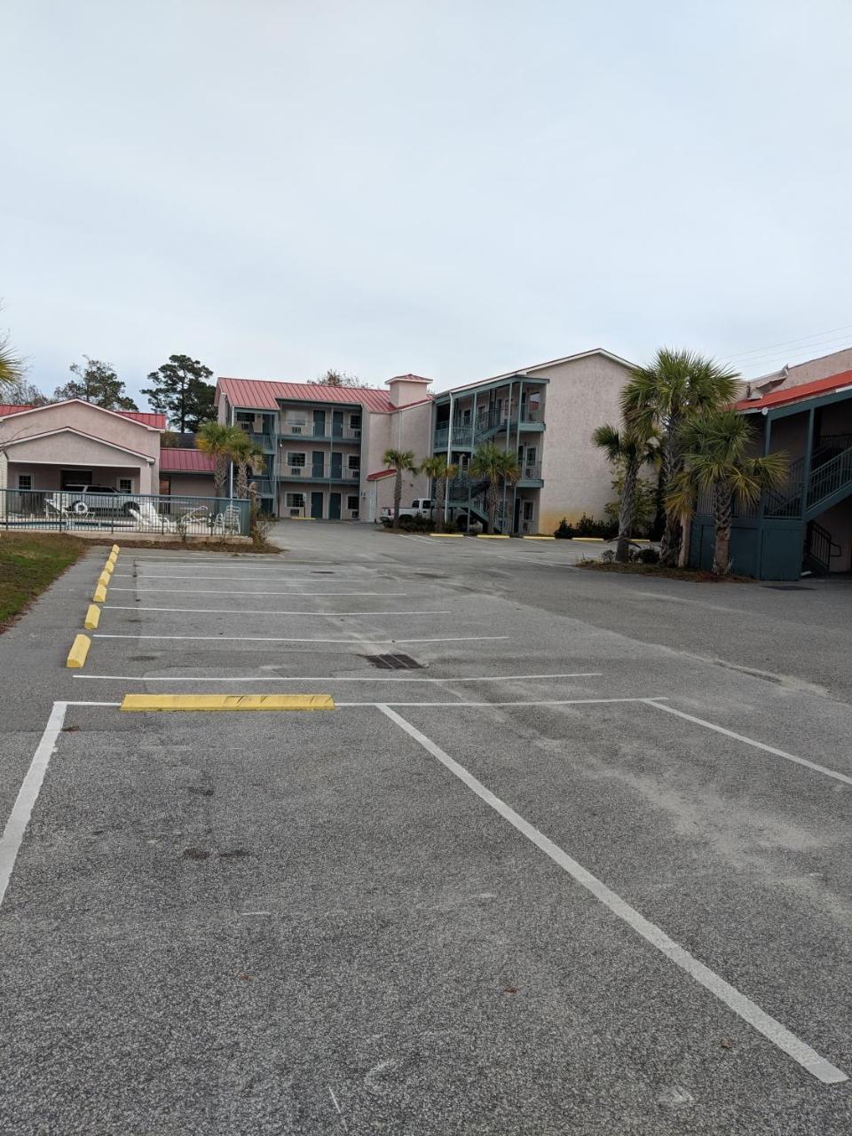 شاطئ ميرتل Road Side Inn المظهر الخارجي الصورة