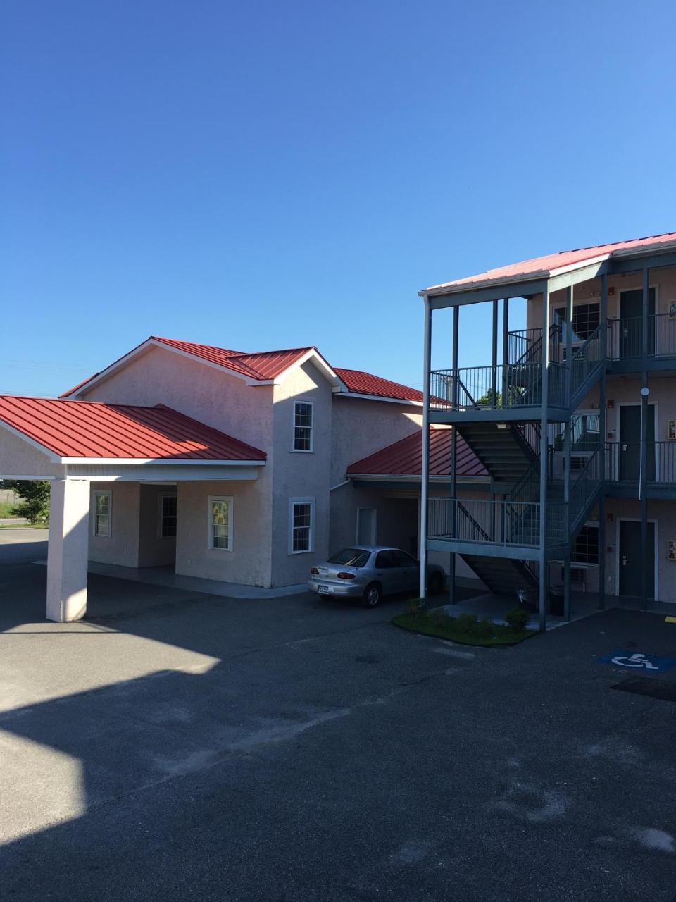 شاطئ ميرتل Road Side Inn المظهر الخارجي الصورة