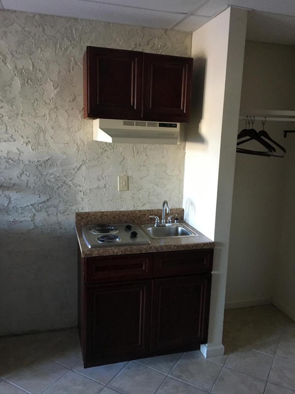شاطئ ميرتل Road Side Inn المظهر الخارجي الصورة