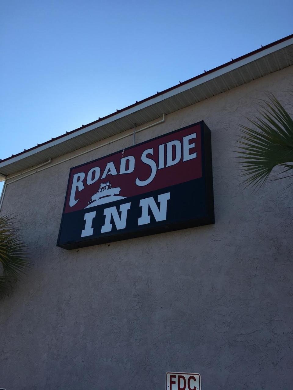 شاطئ ميرتل Road Side Inn المظهر الخارجي الصورة